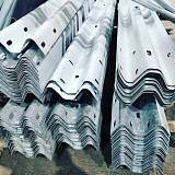 Металлические барьерные дорожные ограждения